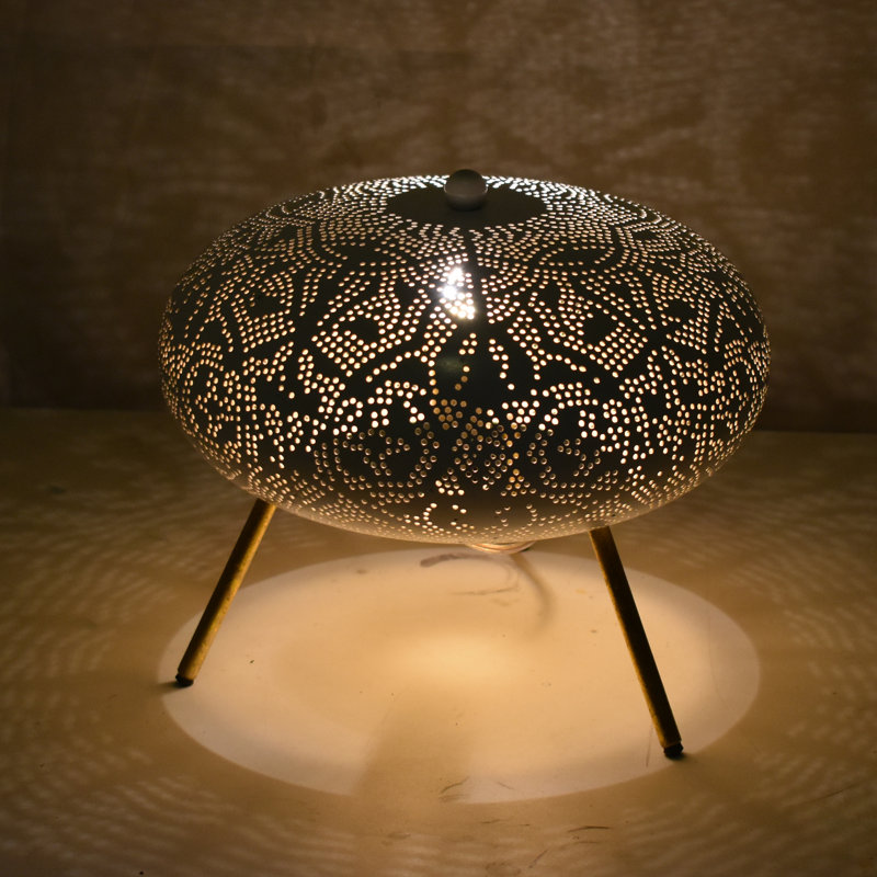 Meggan Metal Tripod Lamp, White Gold