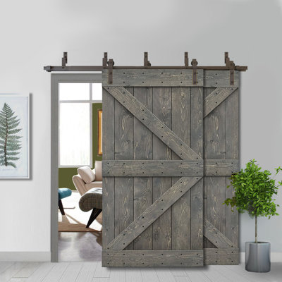 Porte de grange à panneaux et en bois avec quincaillerie d'installation