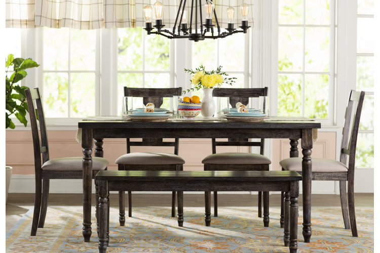 Design Idea: Contrasting King & Queen Dining Chairs