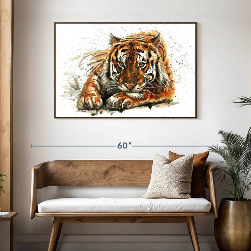 Tigre du Bengale qui se prélasse, 46 po x 31 po, Cadre flottant en noyer