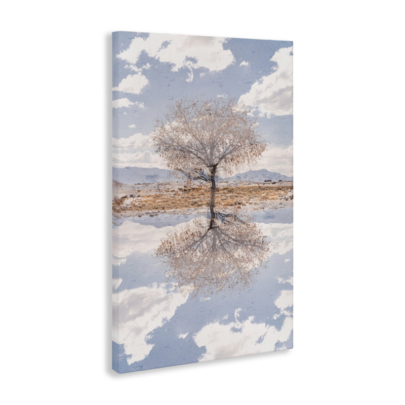 Toile de réflexion Lone Tree & Clouds, design par Robin Vandenabeele, H 24 po x l 16 po