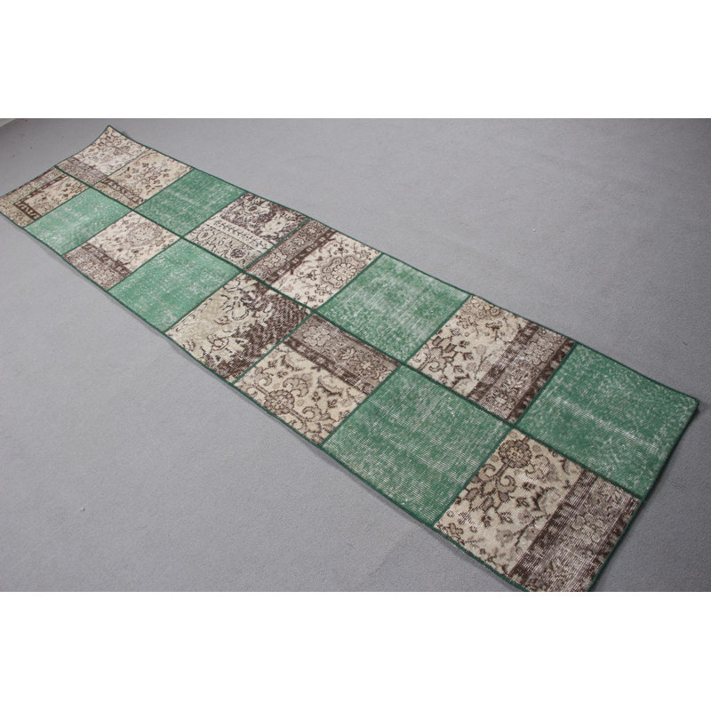 Tapis de couloir turc vert en patchwork de laine avec pompons, idéal pour les escaliers ou les couloirs