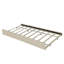 Lit plateforme tapissier luxueux en velours avec tiroirs de rangement et lit gigogne pour une utilisation maximale de l'espace-487028947