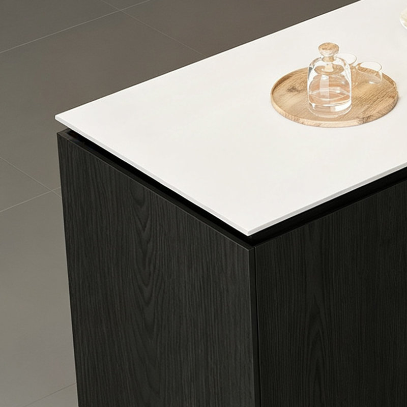 Cuisine moderne Trei avec rangement, grand comptoir, meuble de cuisine indépendant, table Trei et espace de travail pour salle à manger