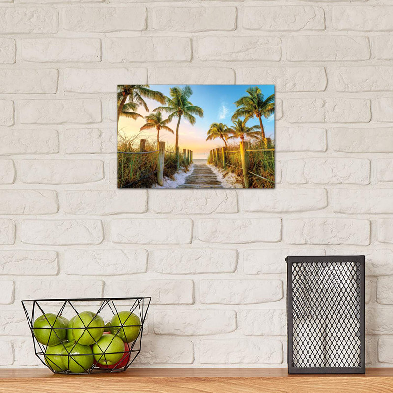 «Smaigners Beach» par Susanne Kremer - reproduction de photo, Toile tendue, H 32 po x l 48 po x 1,5 po