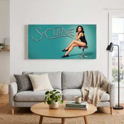 Femme pin-up en robe noire assise sur un tabouret chromé - Tableau sur toile