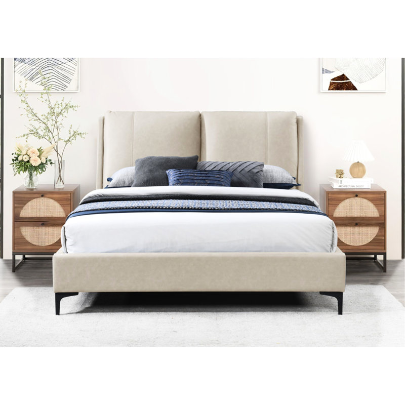 Très grand lit brun clair avec une structure entièrement rembourrée et une base plateforme 100% tissu élégante