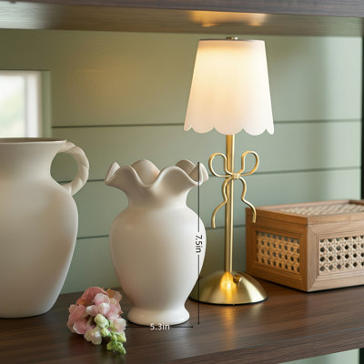 Aesthetically Pleasing! This Off-White Ceramic Vase With Ruffled Rim Is A Versatile Desktop Decoration.