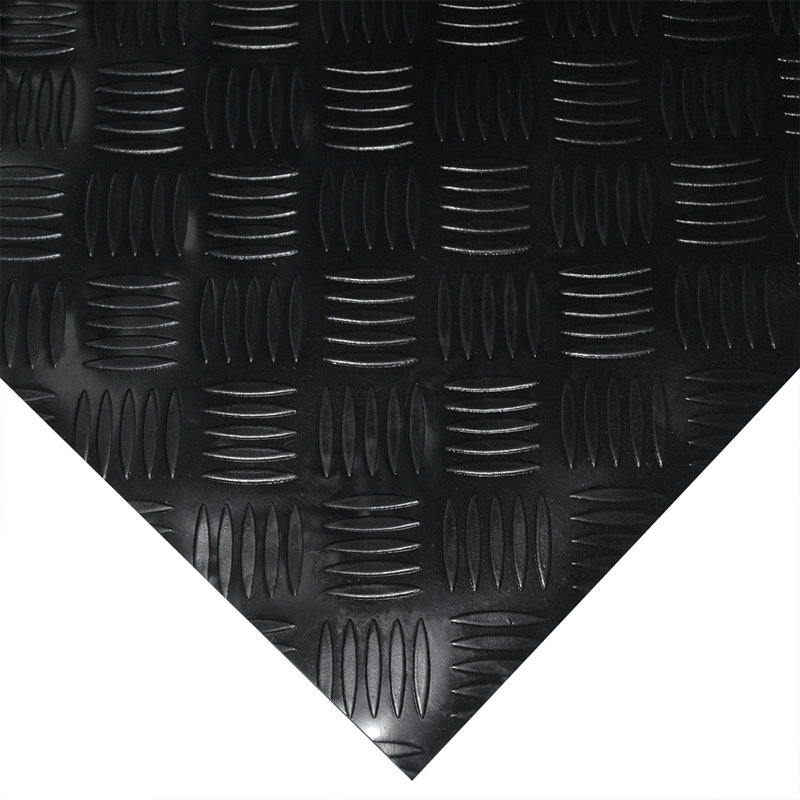 Tapis d'escalier en vinyle Diamond-Grip - 2 mm x 48 po x 10 po - noir (paquet de 6), Noir, Rectangle 10 po x 4 pi