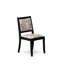 Ensemble de salle à manger 5 pièces comprenant une table avec plateau et 4 chaises empilables, revêtues d'un tissu polyester à motifs blancs et gris et de finitions noires brossées.-1873103970