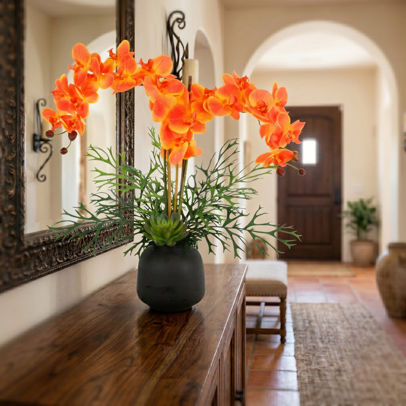 Arrangement orchidée et fougère