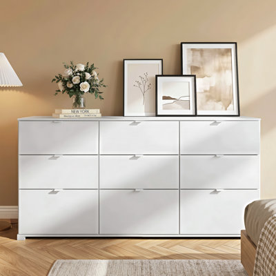 Commode 9 tiroirs de 63 po de largeur pour la chambre à coucher, grande commode en bois blanche avec poignée en métal robuste, commode meuble télé moderne pour bureau de salon, couloir, glissière à roulement à billes