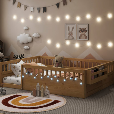 Lit double sur pied gris avec rails hauts, éclairage et tablette de rangement, conception à profil bas pour bois de taille indépendante, favorisant une explosion indépendante en toute sécurité