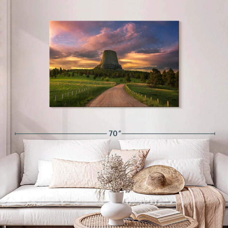Lilie Devils Tower USA, 30" H x 45" W