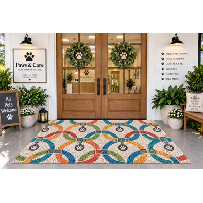 Tapis d'extérieur 152 x 213 cm, motif colliers et médailles pour animaux colorés, en PVC imperméable à boucles, séchage rapide et résistant, idéal pour porche, terrasse, balcon ou clinique vétérinaire.