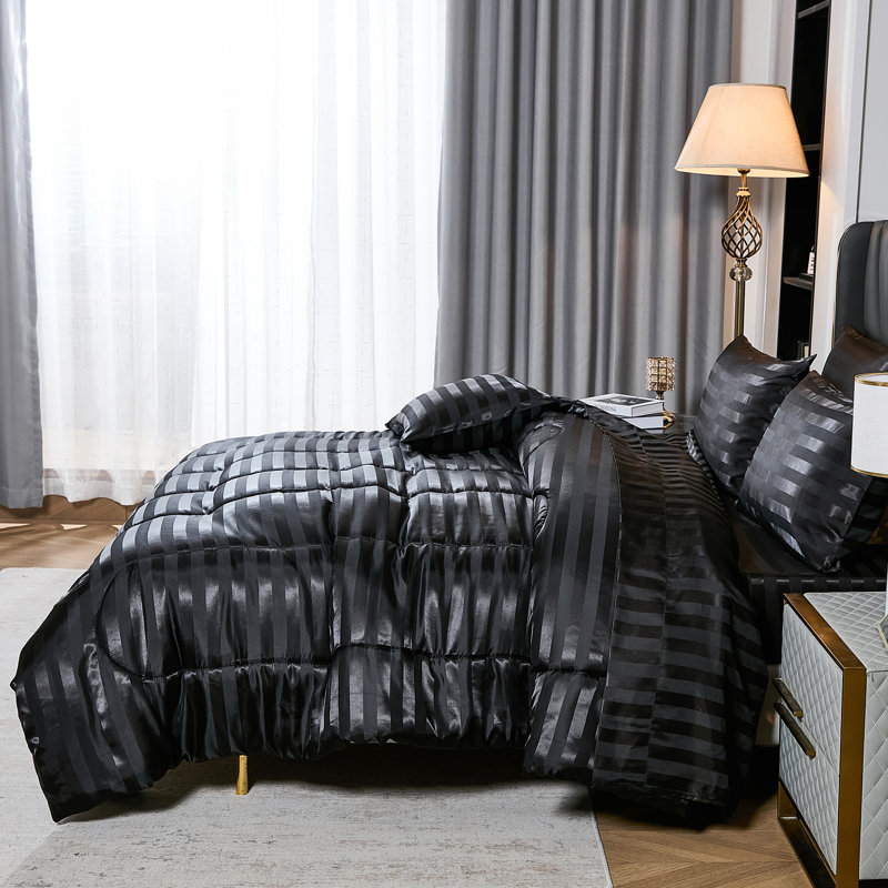Ensemble de literie luxueuse soyeuse de luxe dans un sac en satin noir 8 pièces Ensemble d'édredon uni à rayures