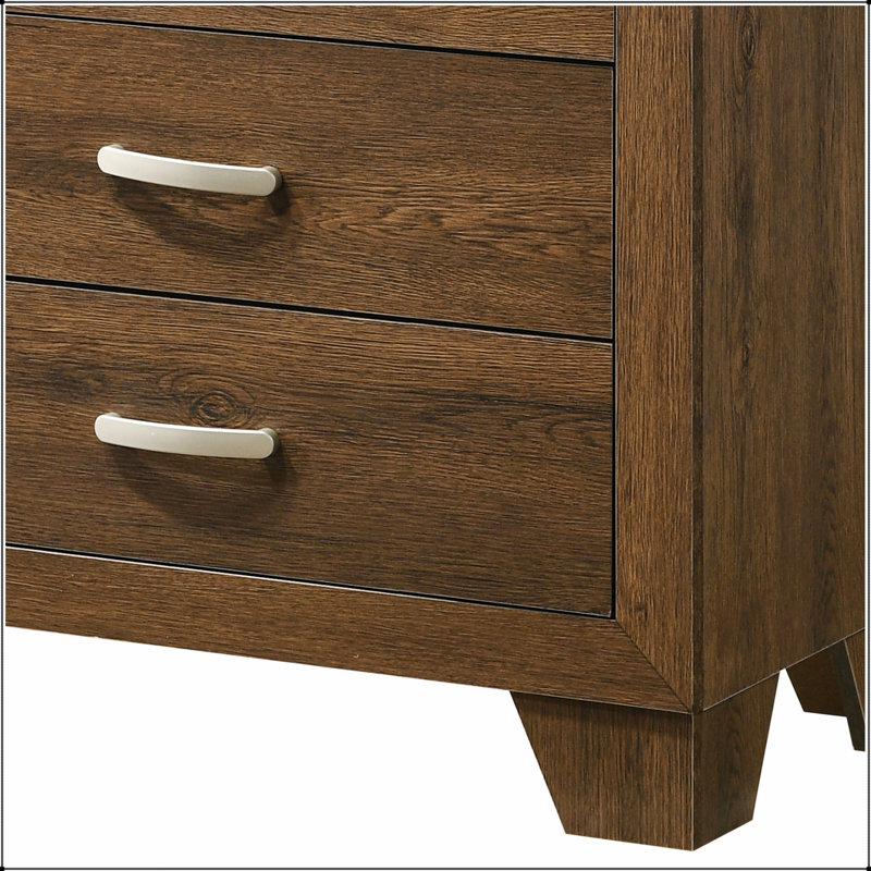 Commode en chêne Miquell avec cinq tiroirs spacieux et une conception moderne et élégante pour des solutions de rangement élégantes