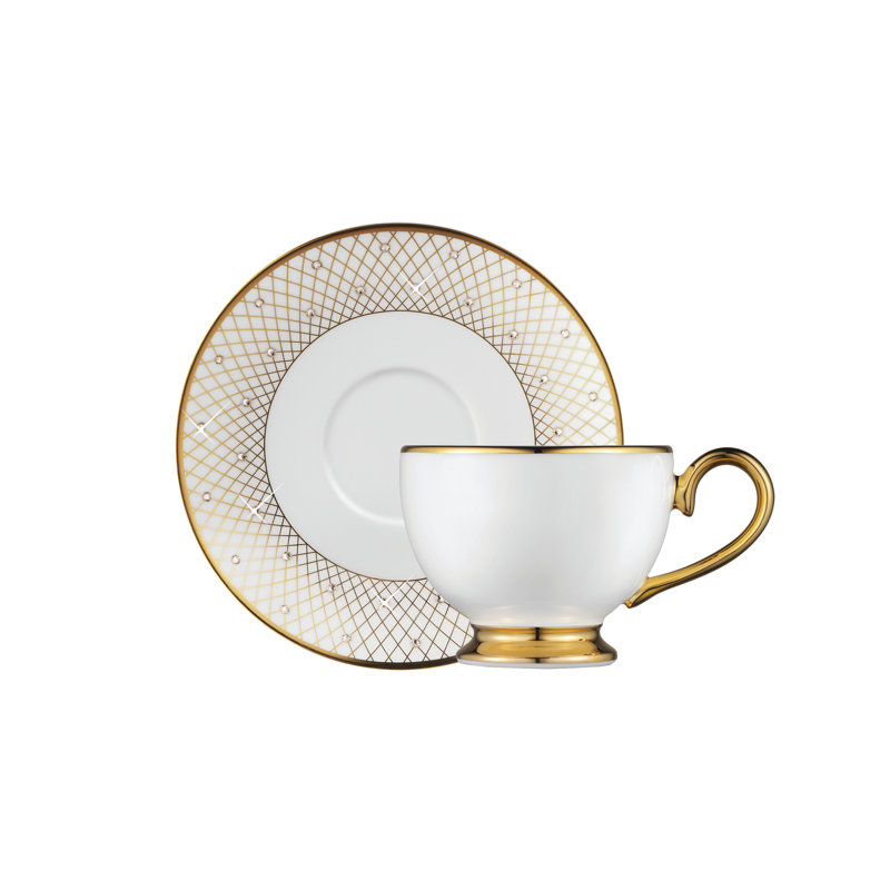 Tasse et soucoupe en porcelaine tendre
