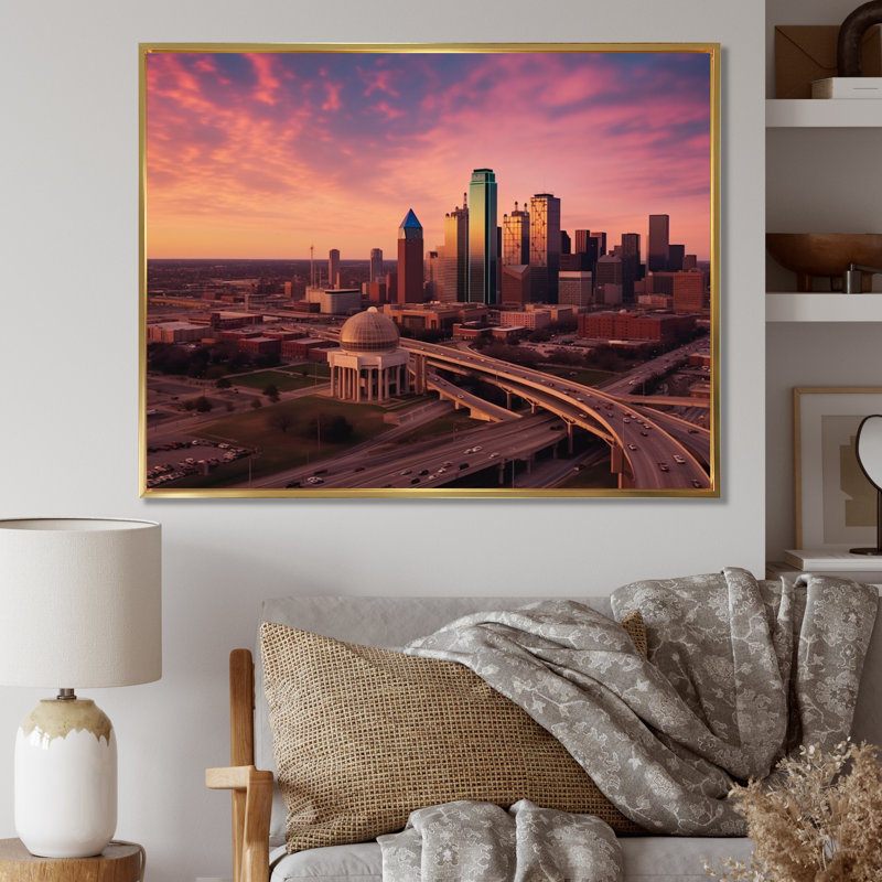 Dallas Perspectives I - Dallas, art mural, H 34 po x l 44 po x P 1,5 po, Cadre flottant doré