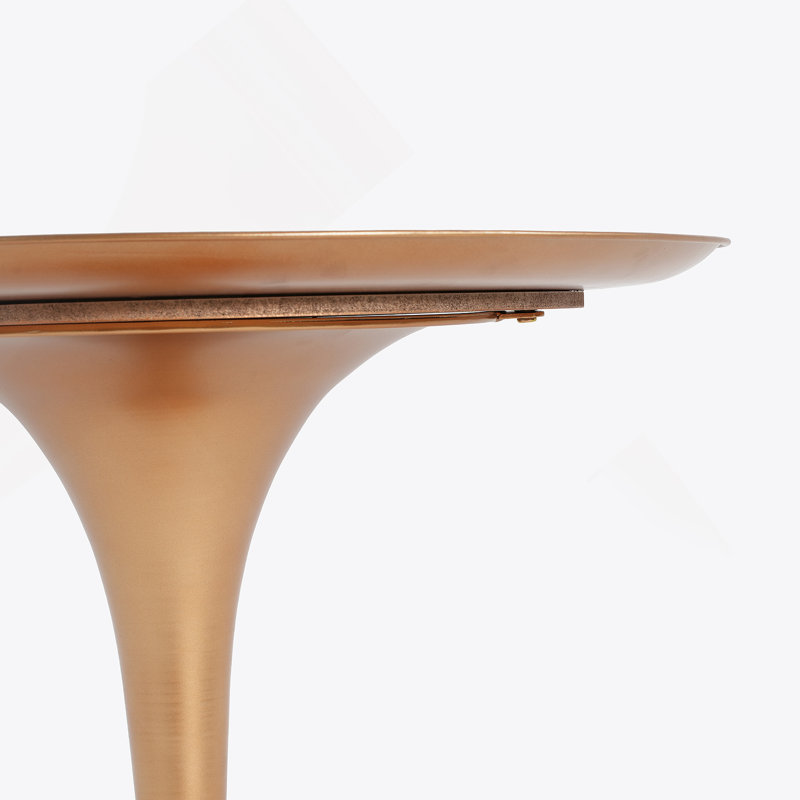 Petite petite table de bout ronde dorée, hauteur 29,3 po, décor métallique rétro