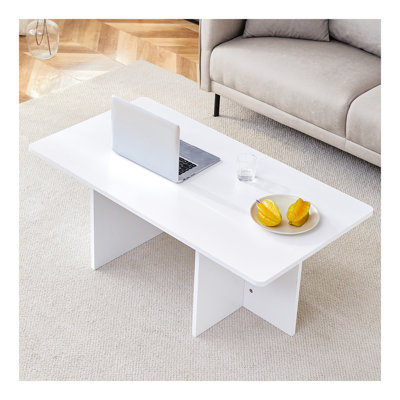 Une table basse blanche moderne et pratique. La table basse est fabriquée en panneau de fibres à densité moyenne et convient au salon, à la chambre à coucher et au bureau.