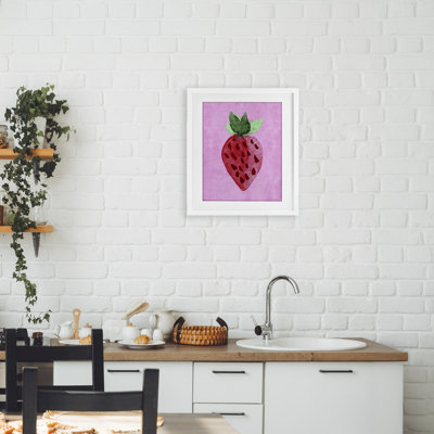 «Bright Speckled Strawberry», reproduction sous verre encadrée, design par Camila Juncos