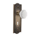 Meadows Plate with Decorative Keyhole and Waldorf White Milk Knob