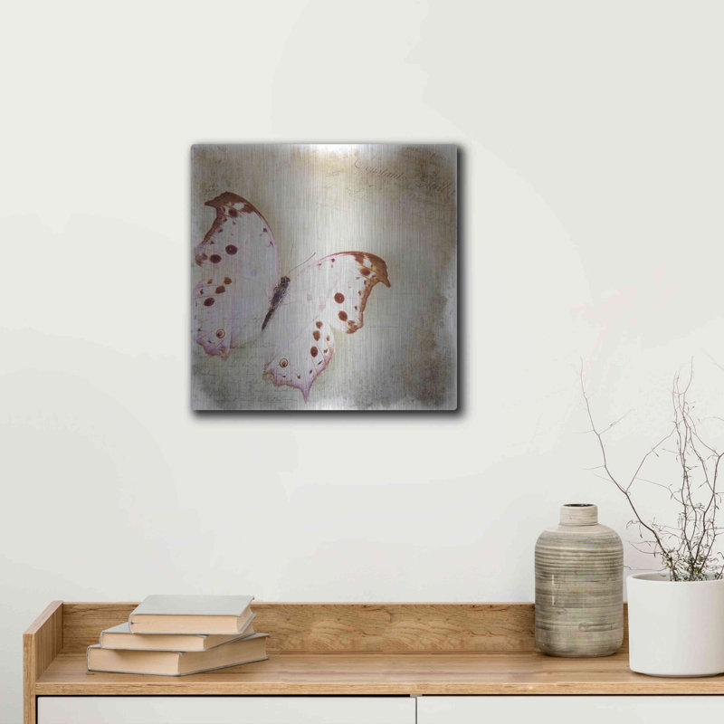 «Floating Butterfly II» par Debra Van Swearingen, H 12 po x l 12 po