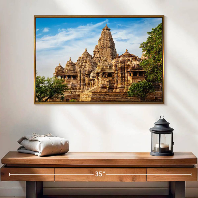 Ancien Kandariya Mahadeva, 25 po x 17 po, Cadre flottant doré
