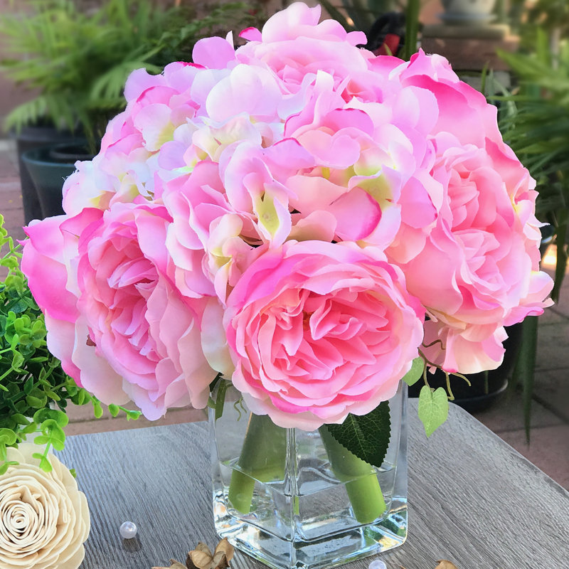 Arrangement floral pivoines et hortensias dans un vase, Rose