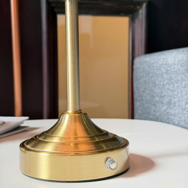 Lampe de table à DEL sans fil avec gradateur, pile rechargeable intégrée, 3 niveaux de luminosité, lampe de table de patio, lampe de chevet, éclairage ambiant pour restaurant Demetrish