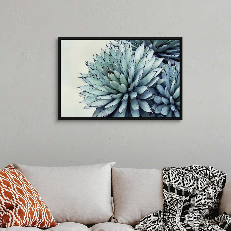 « Green Crush IX » par Elizabeth Urquhart-reproduction de photo sur toile, 26" H x 38" W x 1.75" D, Cadre noir