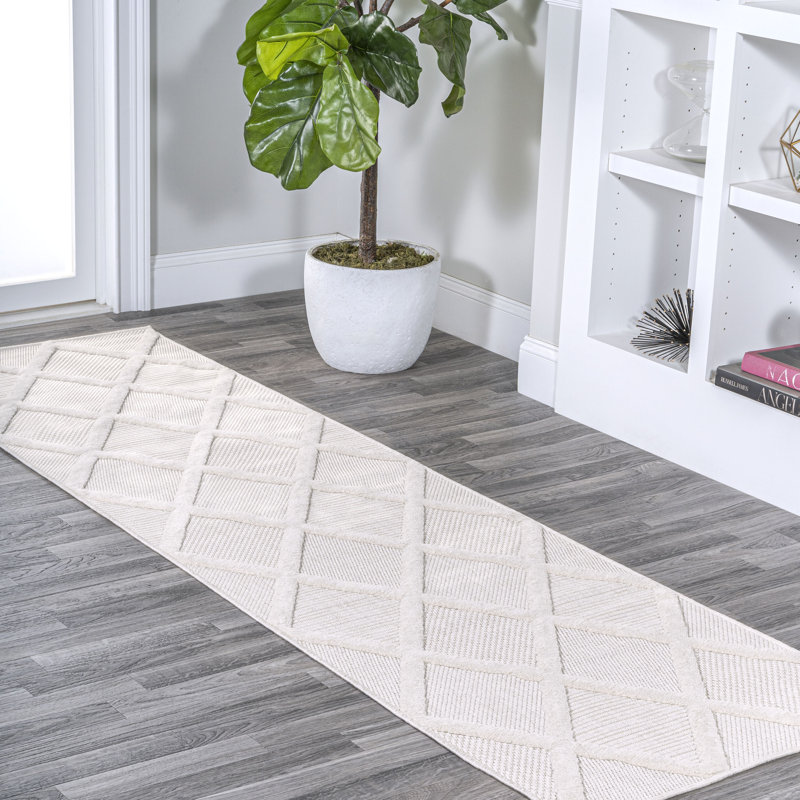 Briano Diamond Trellis Ivory Indoor/Outdoor Rug, Runner 2'2" x 8'