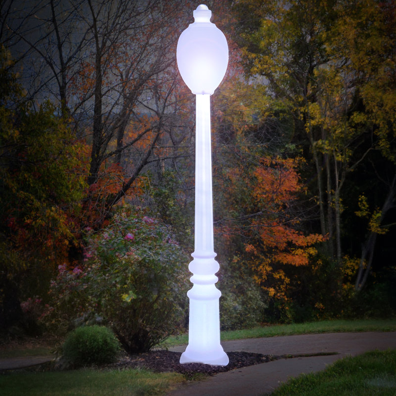 Dynamic Illuminations Lamppost