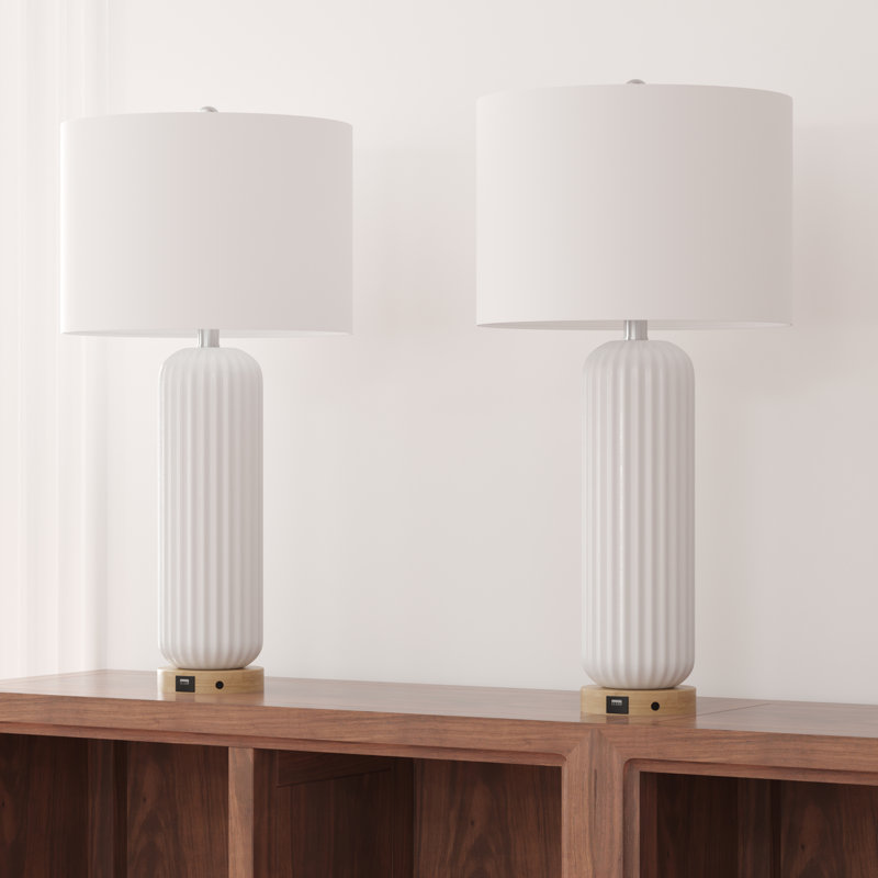 Lampe de table moderne en céramique 28 "avec port de charge USB et éclairage à intensité variable à 3 voies Brigitzer