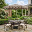 Parasol de patio extérieur 9 pieds résistant aux rayons UV résistant à la décoloration avec base lestée stable et sacs de sable durables pour un abat-jour de terrasse près de la piscine-932649984