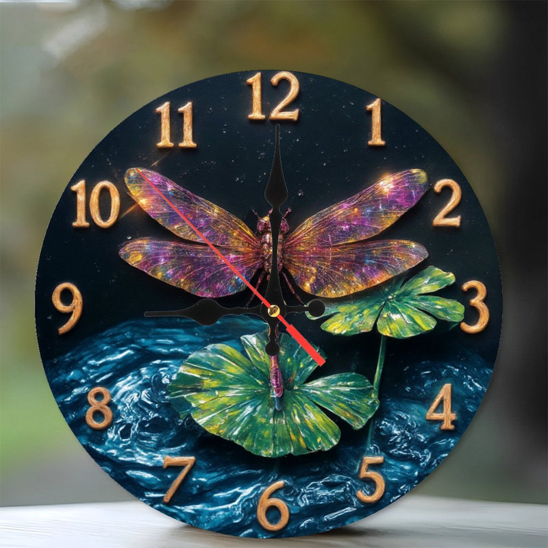 horloge de libellule iridescent nature aquatique