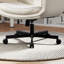 Chaise de bureau rembourrée à pieds croisés avec accoudoirs réglables, fauteuil de direction ergonomique pivotant avec appui-tête