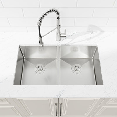 Évier de cuisine encastré 33 po x 19 po à double cuve, lavabo encastré à la main brossé (évier seulement)