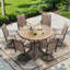 Table de salle à manger d'extérieur ronde durable avec texture grain de bois et trou pour parasol-132917121