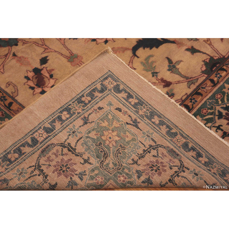 Grand tapis carré antique Agra