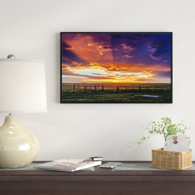«Dramatic Sunset over Prairie», reproduction de photo sur toile tendue encadrée