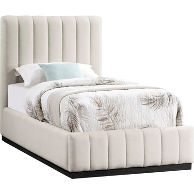 Codyn Tufted Bed