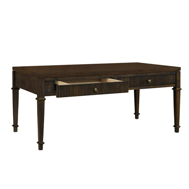 Table basse cannelée en bois brun foncé à 2 tiroirs avec quincaillerie en laiton antique, parfaite pour les intérieurs modernes et traditionnels.
