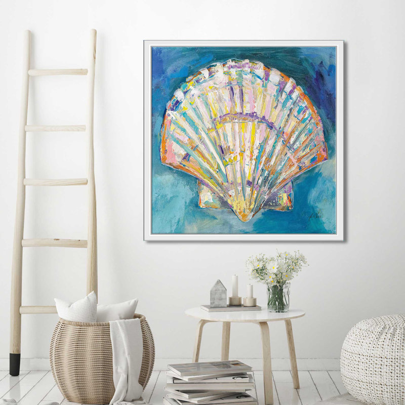 «Scallop Shell Crop (Square)» par Jeanette Vertentes, Cadre flottant blanc, H 21 po x l 21 po x P 2 po