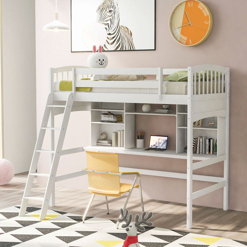 Lit mezzanine avec tablettes de rangement, bureau et échelle