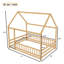 Lit de sol en bois de pin massif avec cadre de maison et garde-corps de sécurité Montessori l 60 po x P 77 po x H 74 po