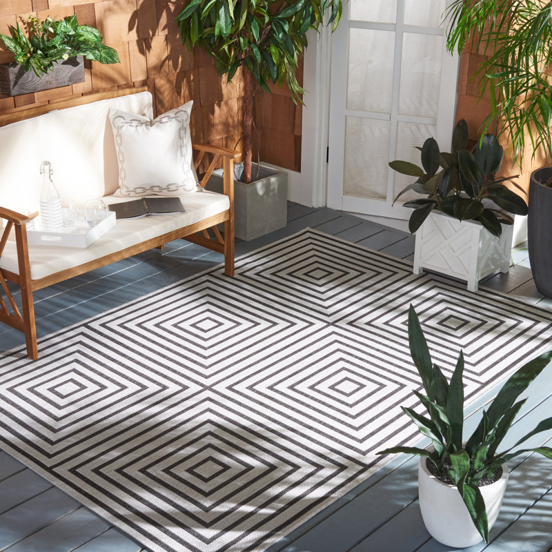 Beach House Performance Geometric Indoor/Outdoor Area Rug, Rectangle 4' x 6'