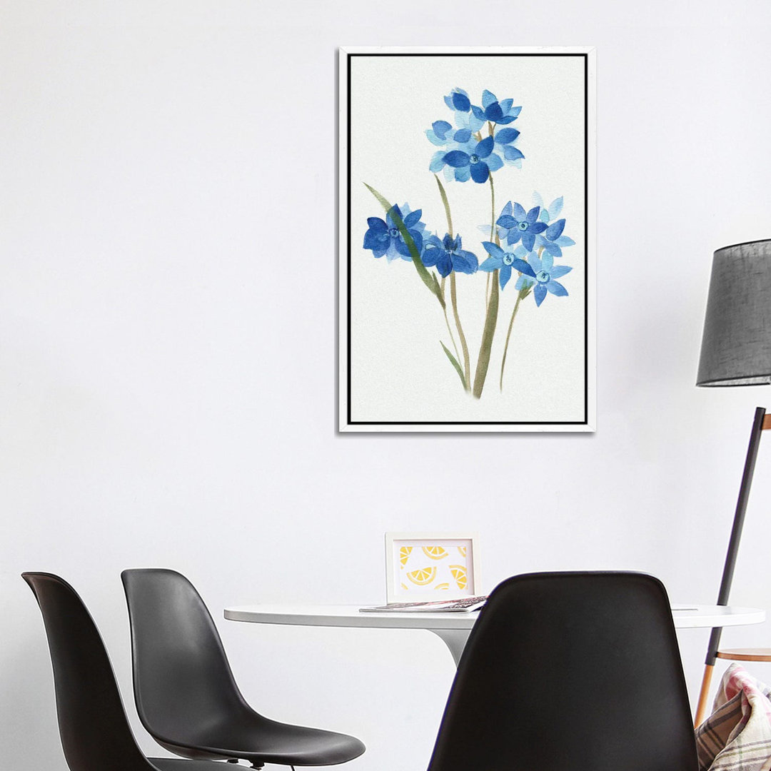 Blue Blossom Botanical I von Tava Studios - Galerie-verpackte Leinwand Giclée auf Leinwand