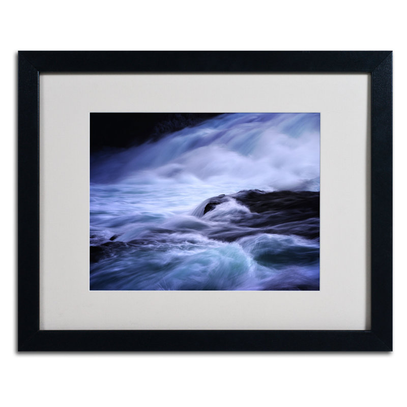 « blue stream » par philippe sainte-laudy,, reproduction de photo encadrée, H 16 po x l 20 po x P 0,5 po, Noir